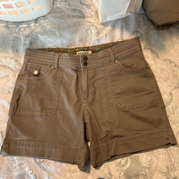 Dakota Blue high rise shorts. 14 - Picture 1 of 4